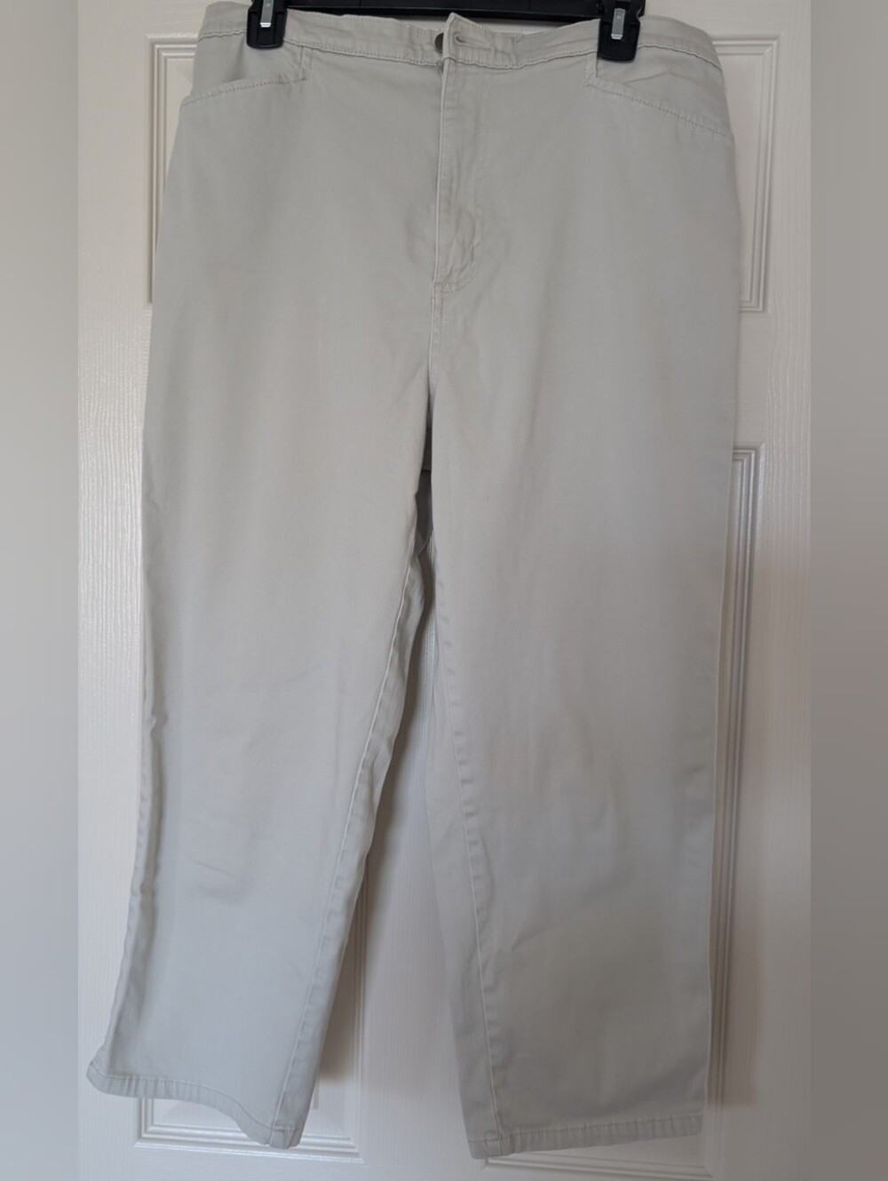 Bill Blass Ladies Cropped Pants In Beige, Size 12